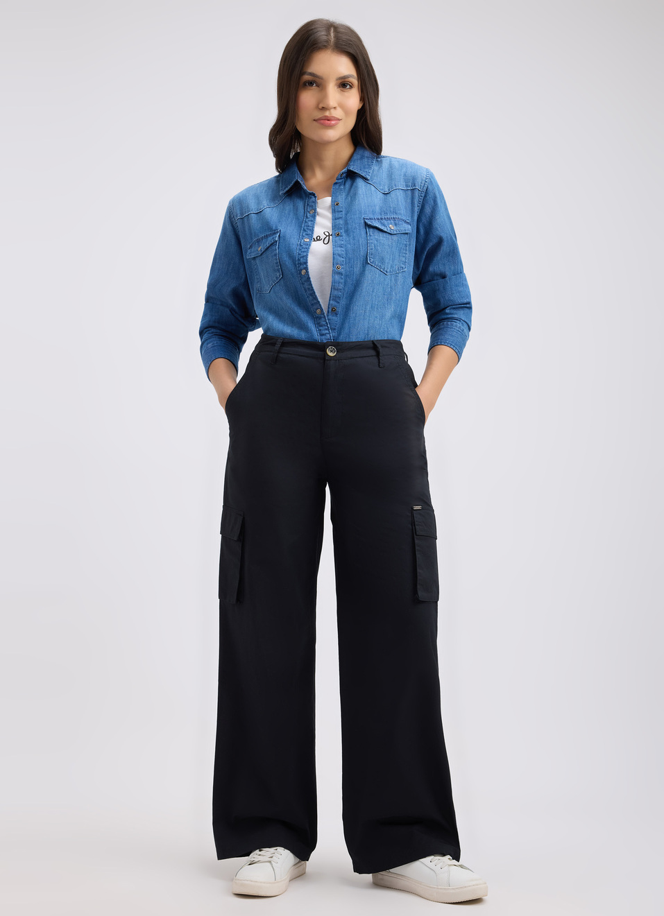 Women Black Mid Rise Wide Leg Cargo Pants, , large image number 0
