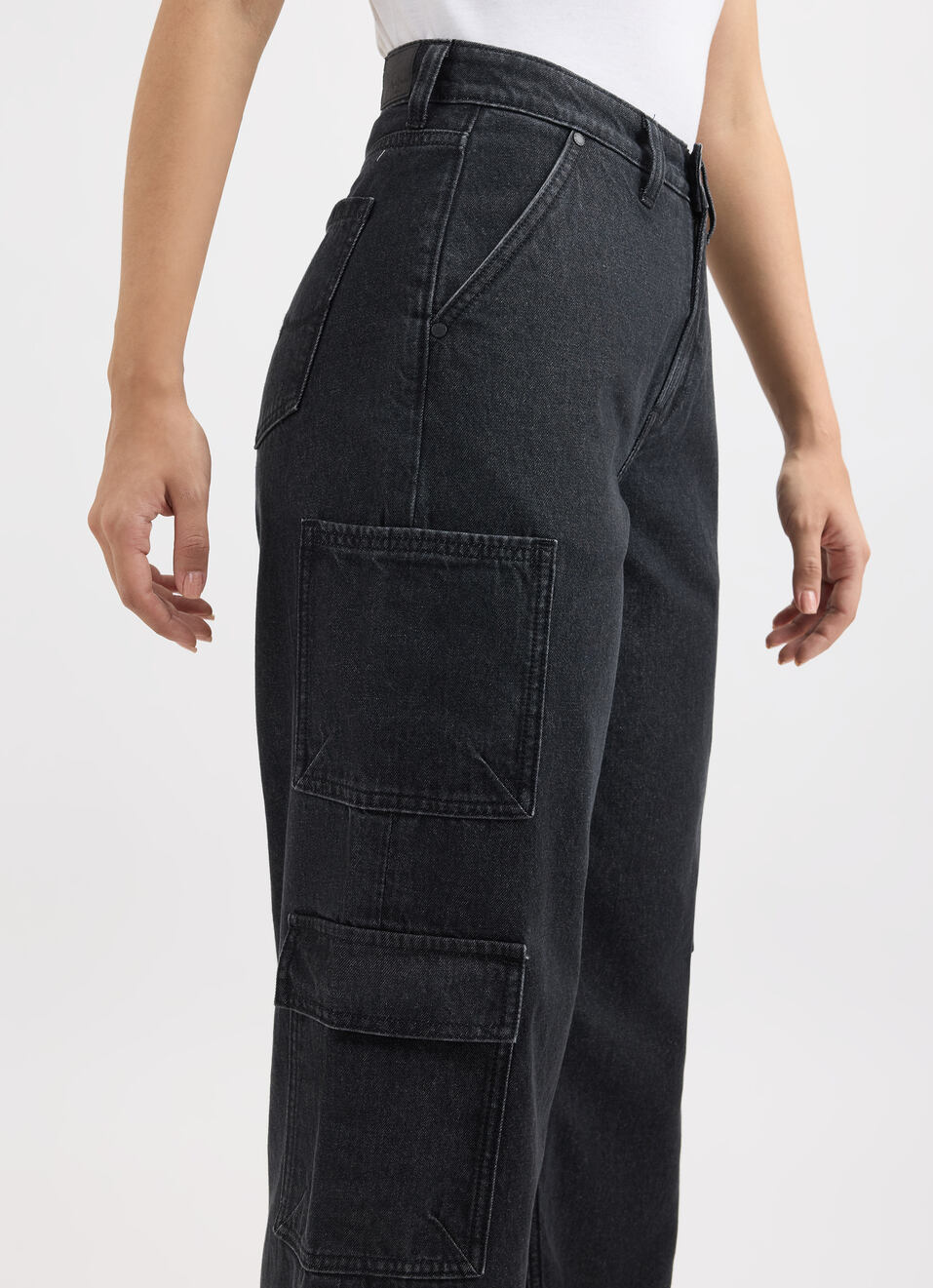 Women Black Straight Fit High Rise Cargo Jeans , , large image number 4