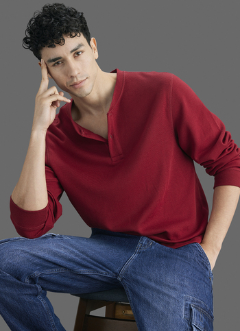 Men Red Solid Slim Fit Long Sleeve Henley T-shirt