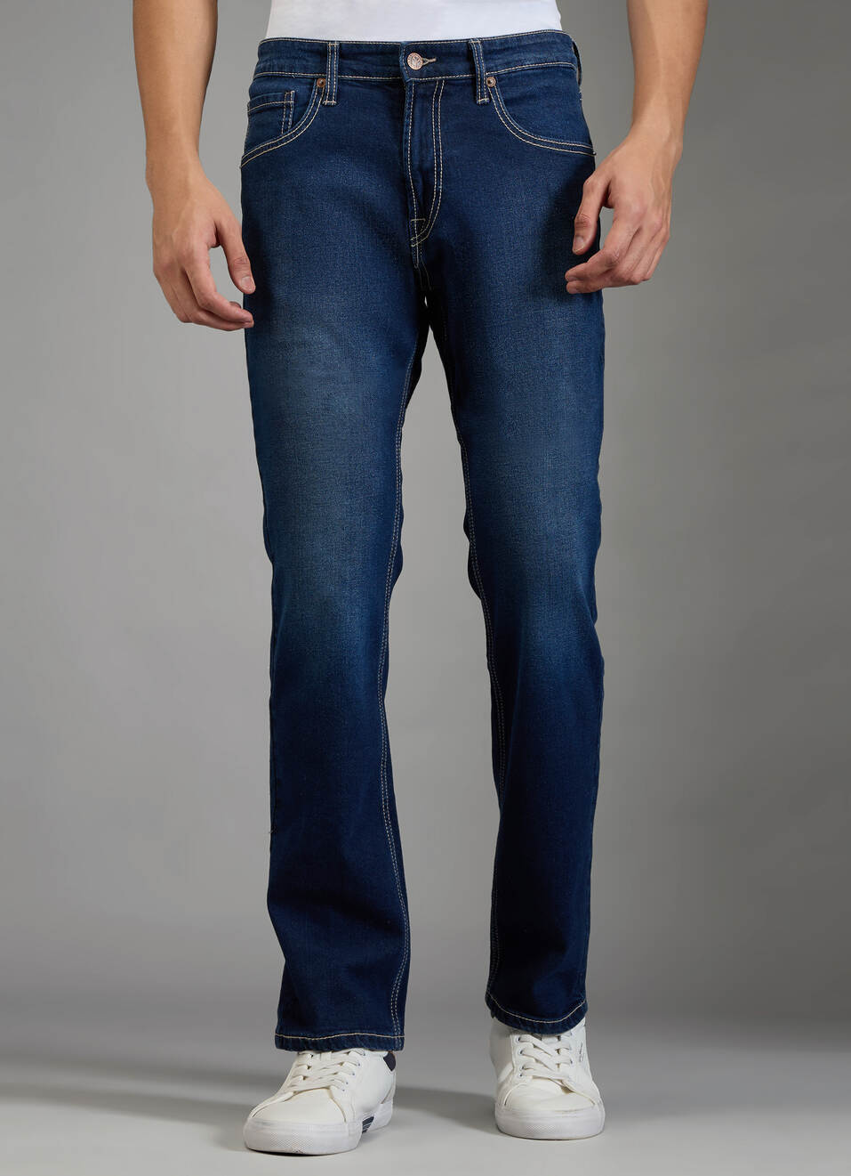 Men Blue Dark Rinse Straight Fit Mid Rise Stretchable Jeans, , large image number 2