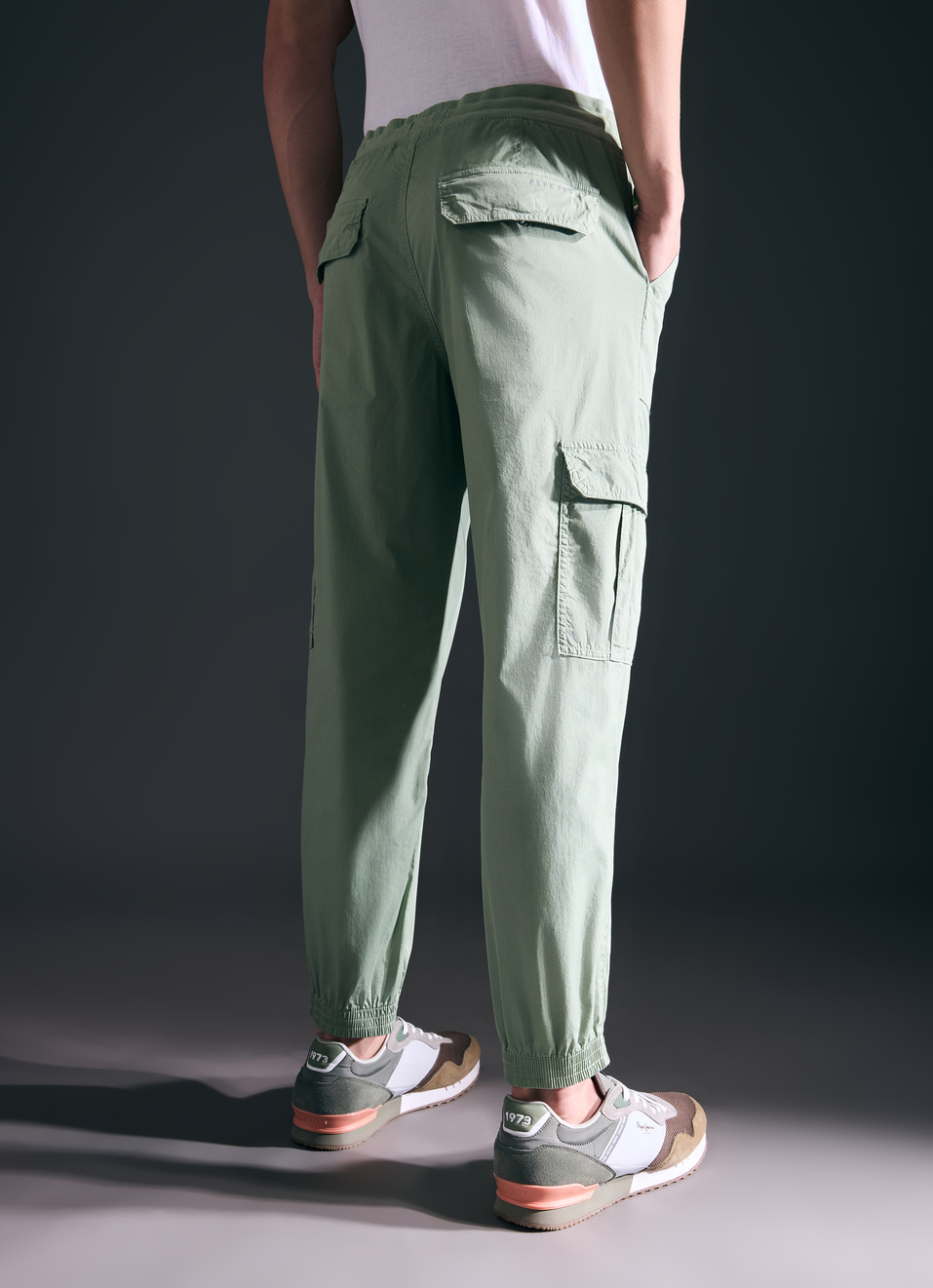 Men Green Mid Rise Cargo Joggers, , large image number 2