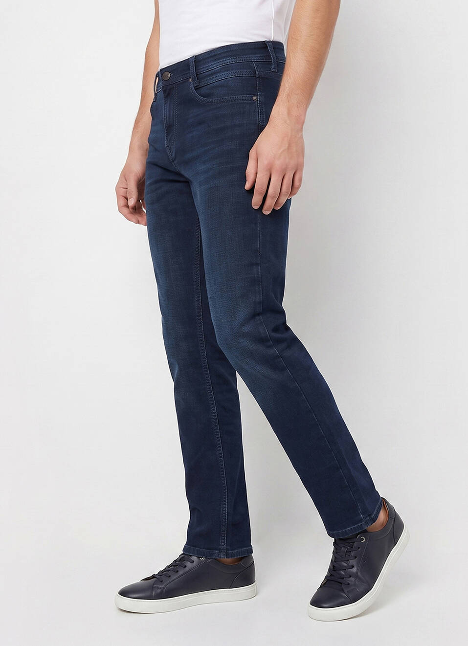 Men Black Straight Fit Mid Rise Stretchable Jeans, , large image number 0