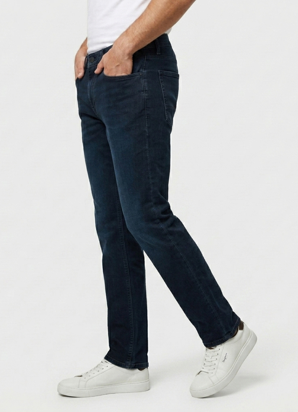 Men Black Straight Fit Mid Rise Stretchable Jeans, , large image number 0