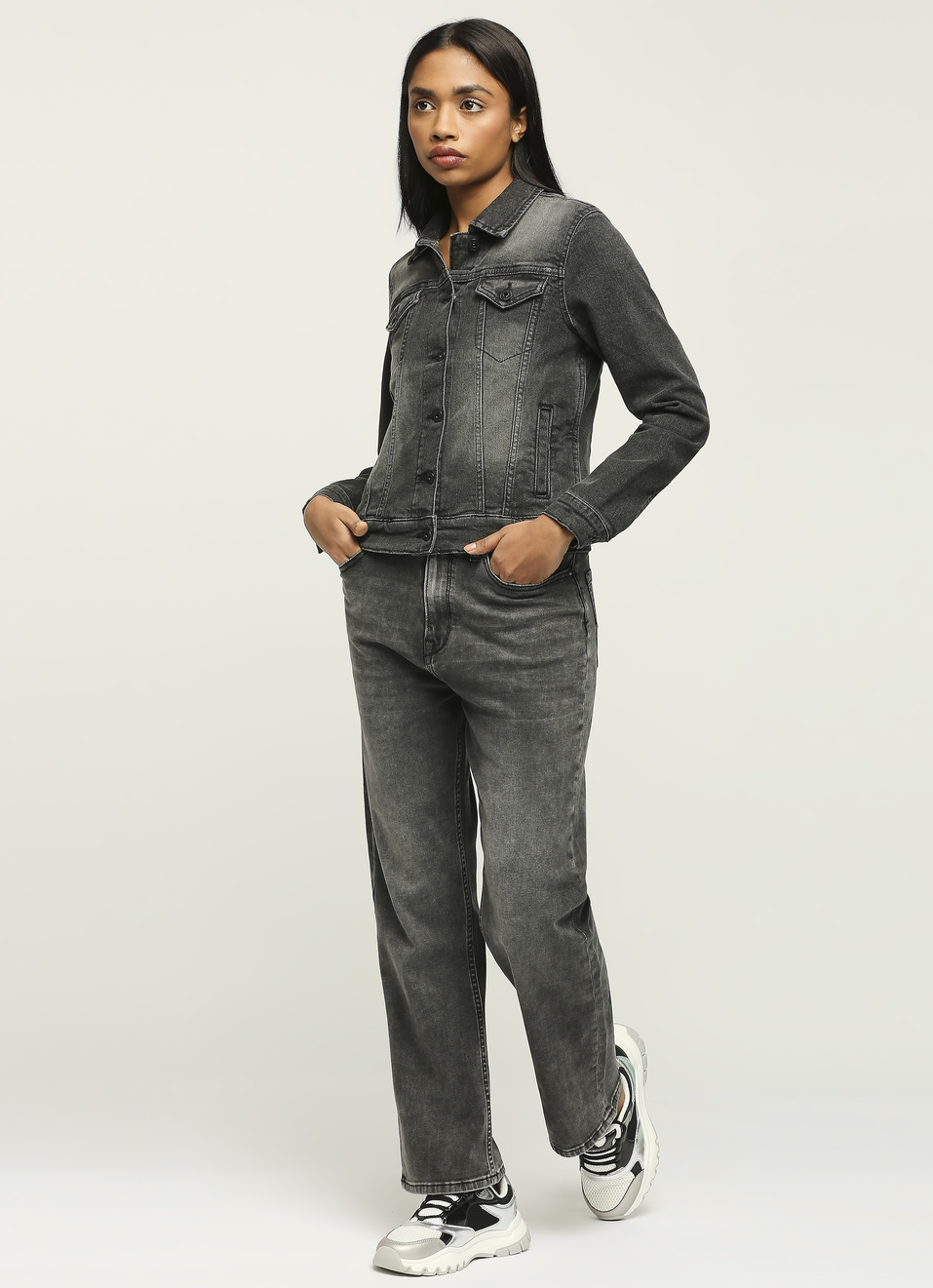 Black Front Pocket Trucker Denim Jacket, , large image number 5