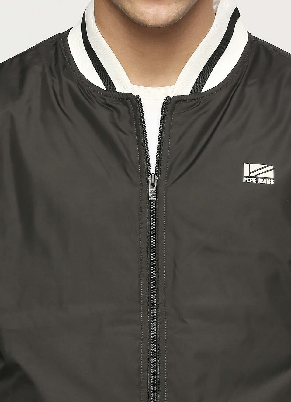 Black Solid Puffer Jacket, , large image number 4