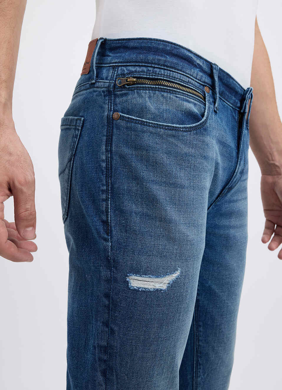 Men Blue Skinny Fit Mid Rise Distressed Jeans , , large image number 4