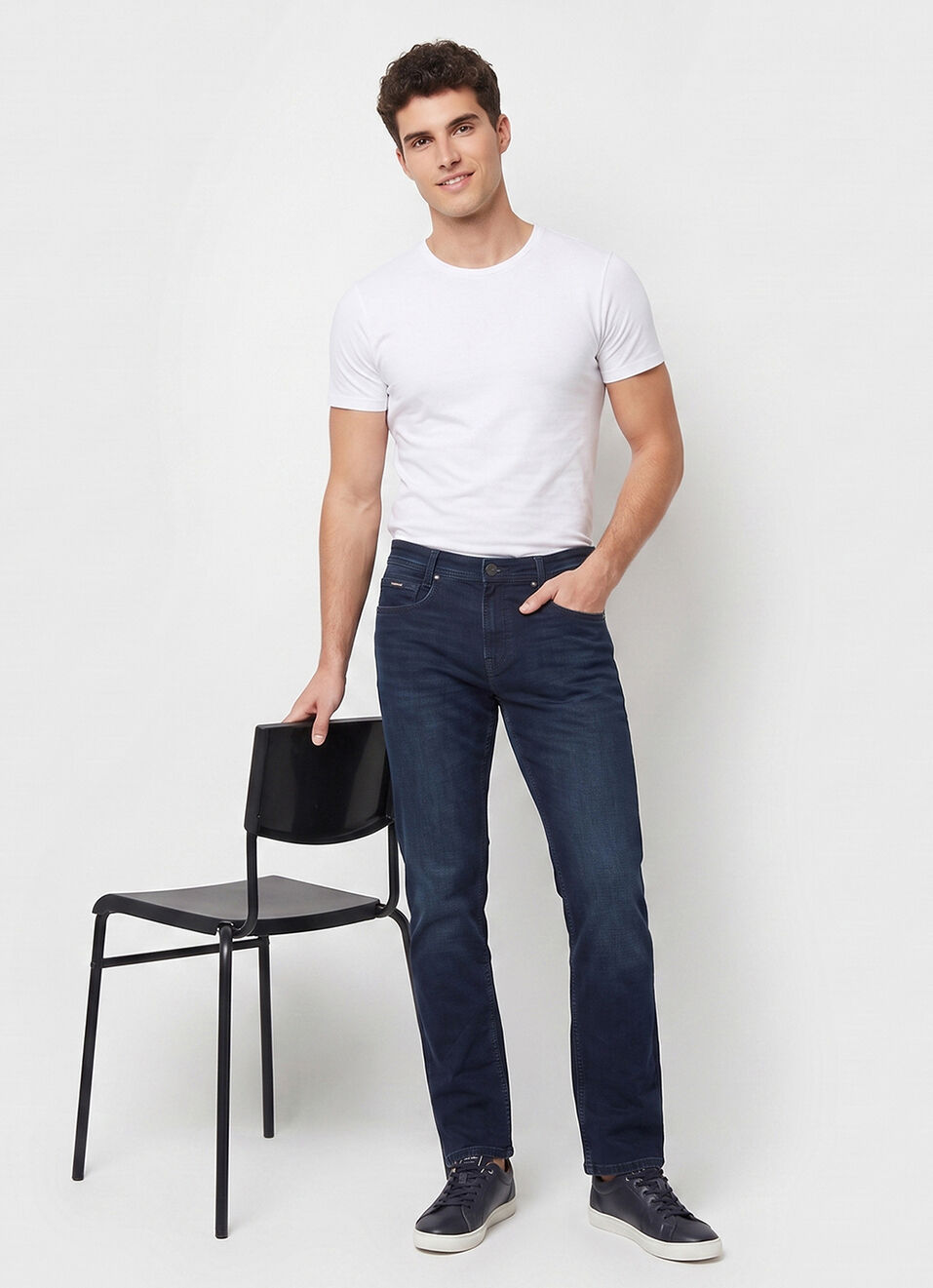 Men Black Straight Fit Mid Rise Stretchable Jeans, , large image number 1